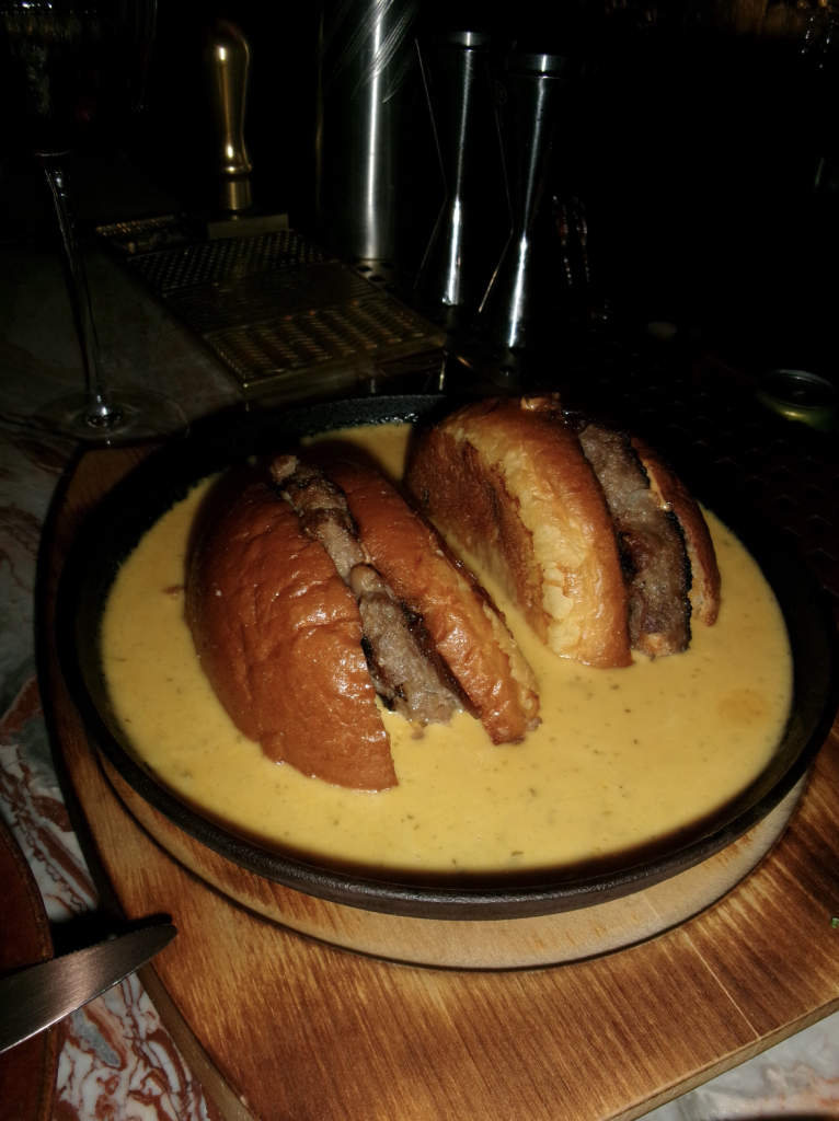 Sizzling Sutēki Cheeseburger